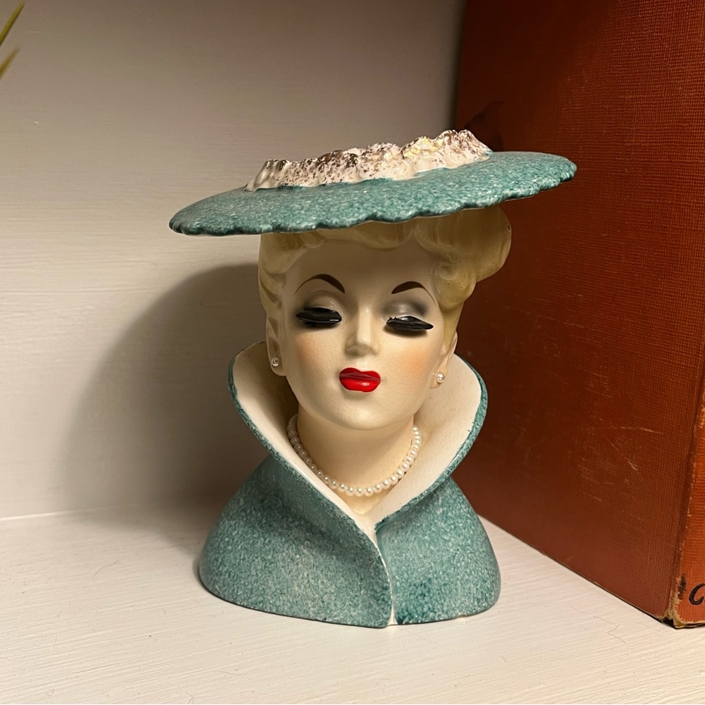 1959 Napco Lady Vase